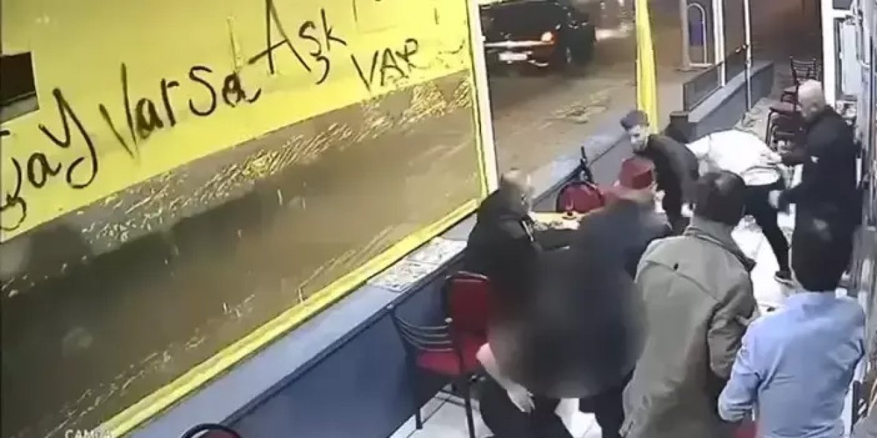 Çay ocağında otururken tabancayla vuruldu: O anlar kamerada