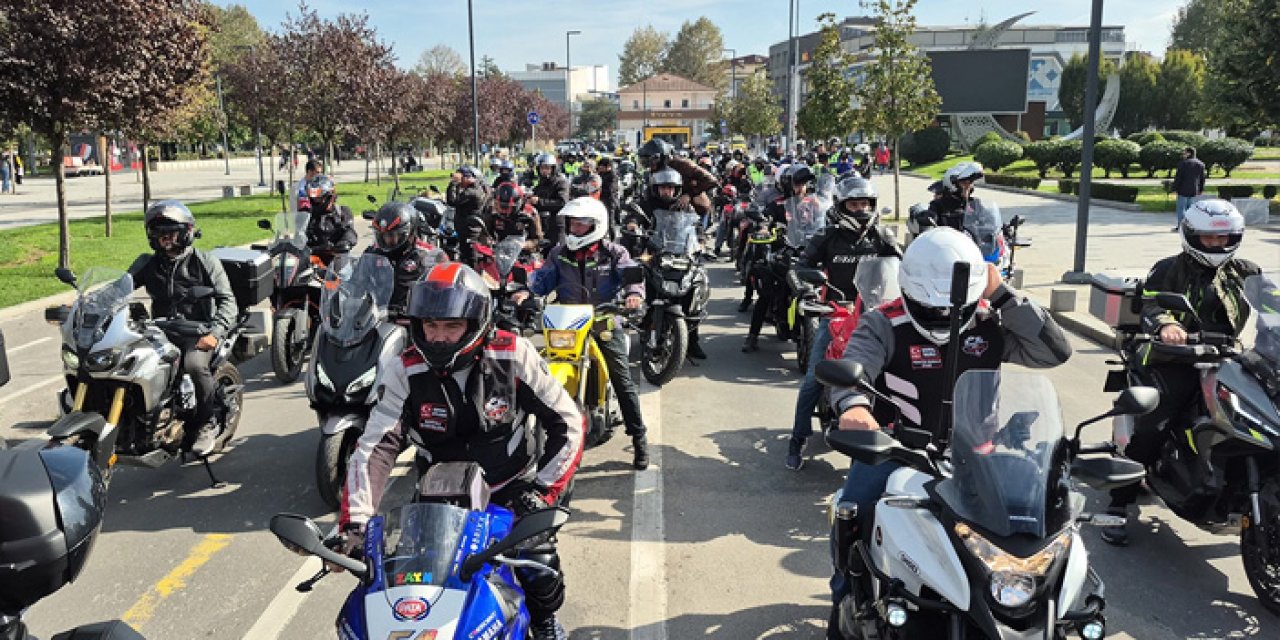 Motosiklet kulüpleri ve sürücüleri, 29 Ekim coşkusunu şehir turu ile yaşadı
