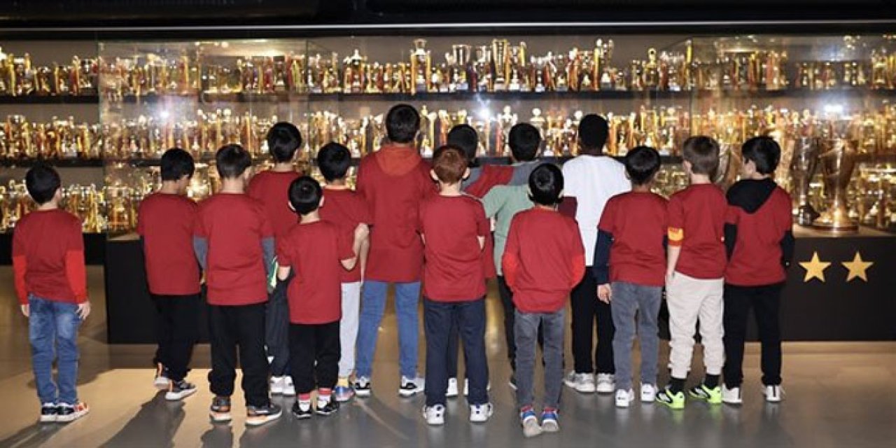 Galatasaray’dan anlamlı hareket: Çocukları sevindirdiler