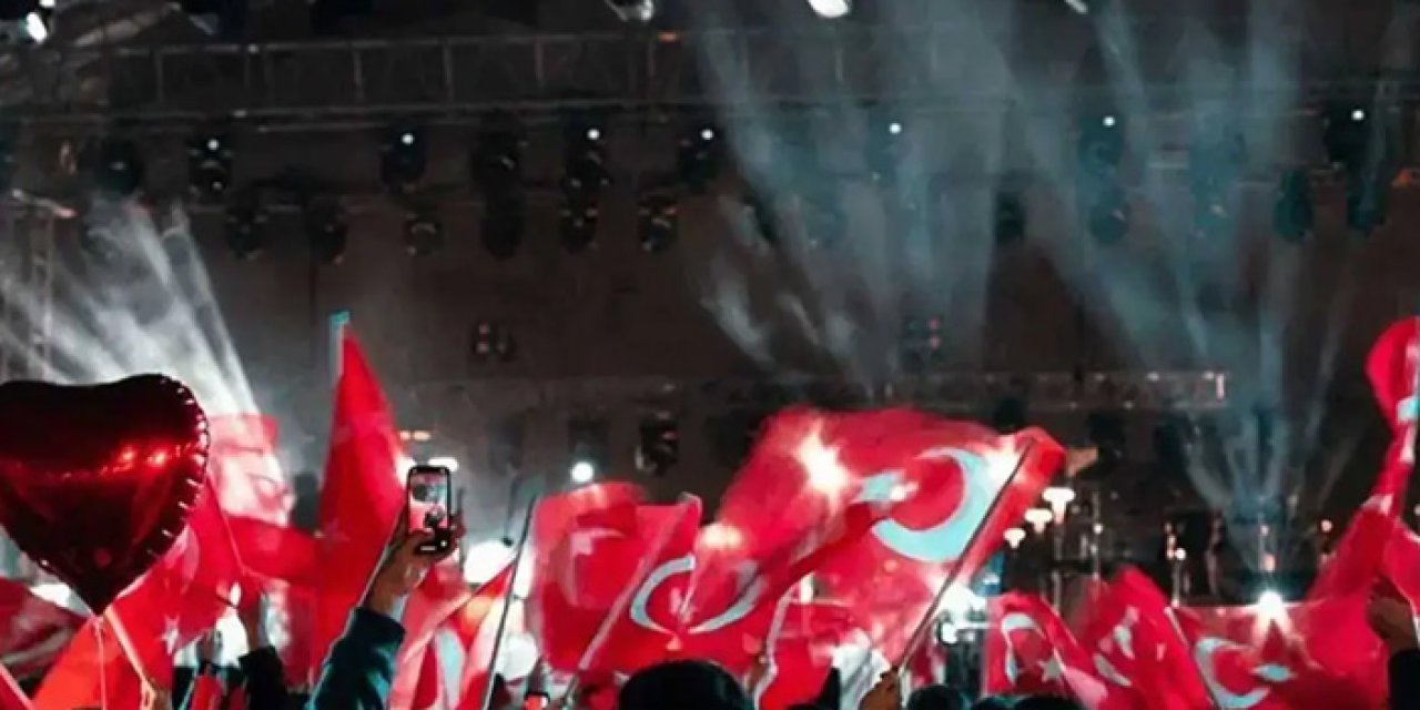 Yenimahalle’de 29 Ekim coşkusu: Burcu Güneş ve Manuş Baba sahne alacak