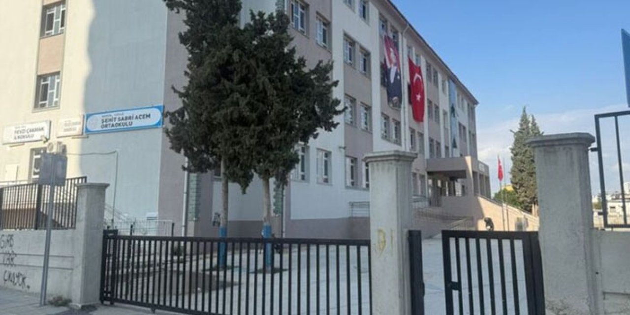 Mersin’de ortaokulda gıda zehirlenmesi: 26 öğrenci zehirlendi