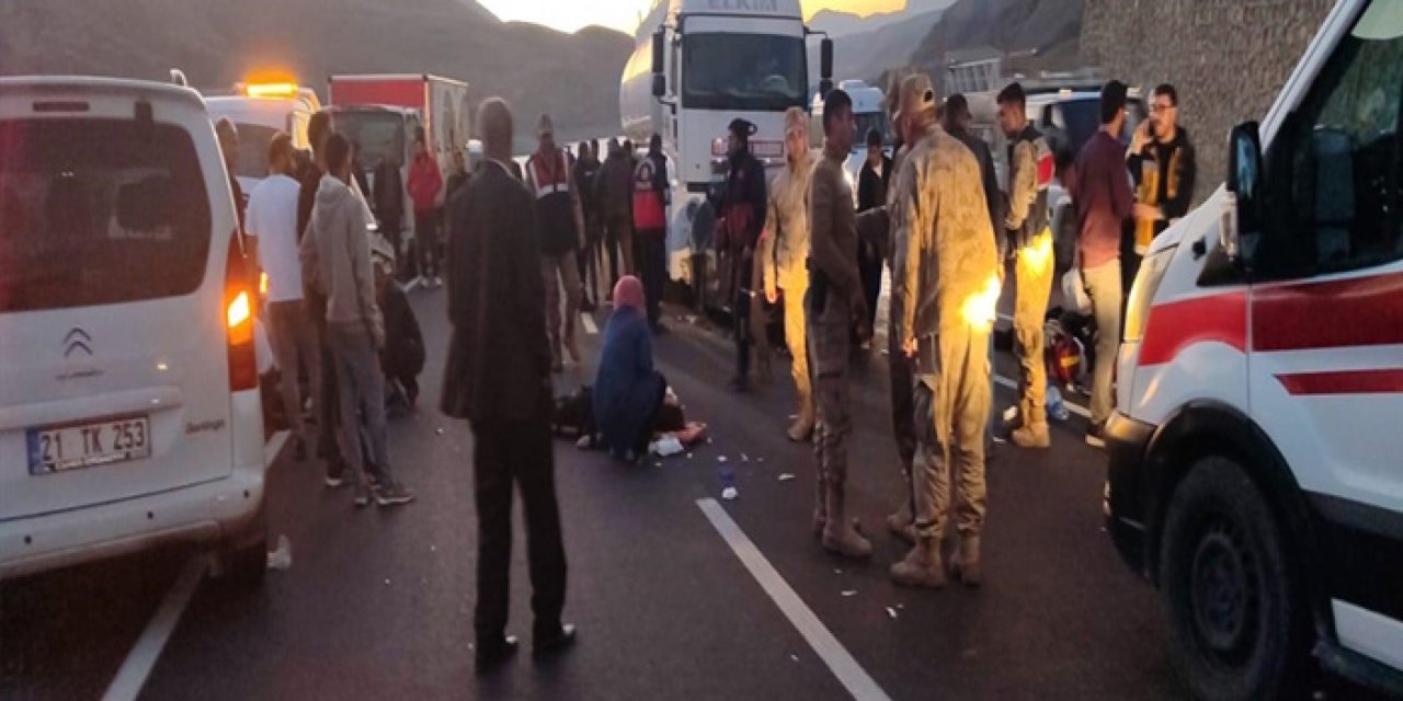 Feci Kaza: Yakıt Tankeri ile Otomobil Çarpıştı, 2 Ölü 4 Yaralı