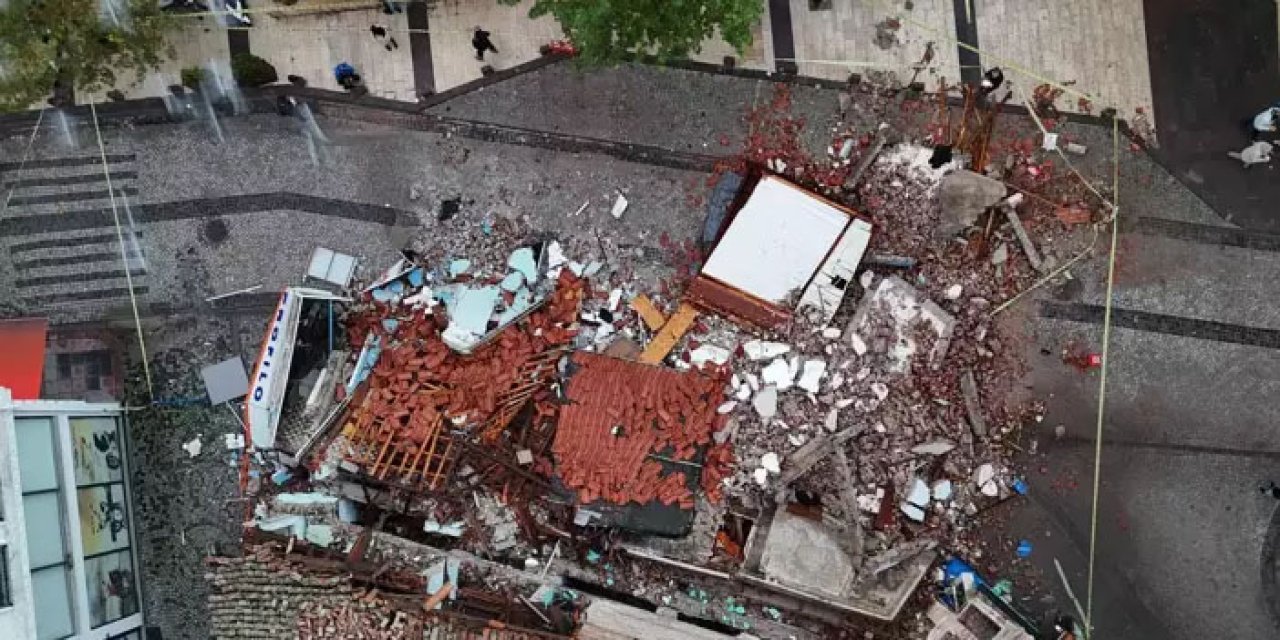 Sındırgı’da 6.1’lik deprem sonrası yıkım görüntülendi: 22 yaralı, can kaybı yok