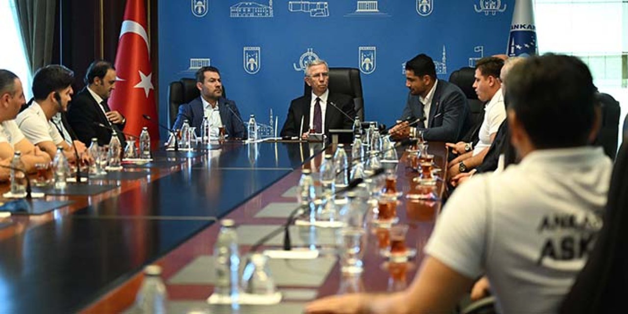 Mansur Yavaş, ASKİ Spor’un madalyalı sporcularıyla bir araya geldi