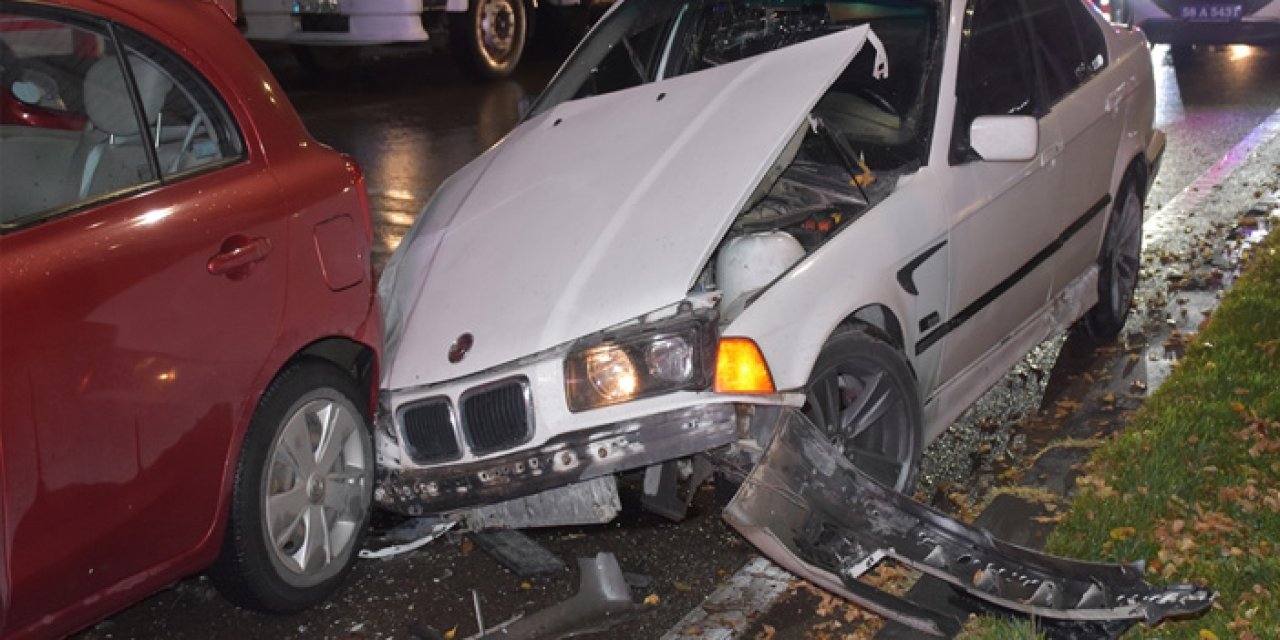 Sivas’ta Yağış Zincirleme Kazaya Neden Oldu: 1 Yaralı