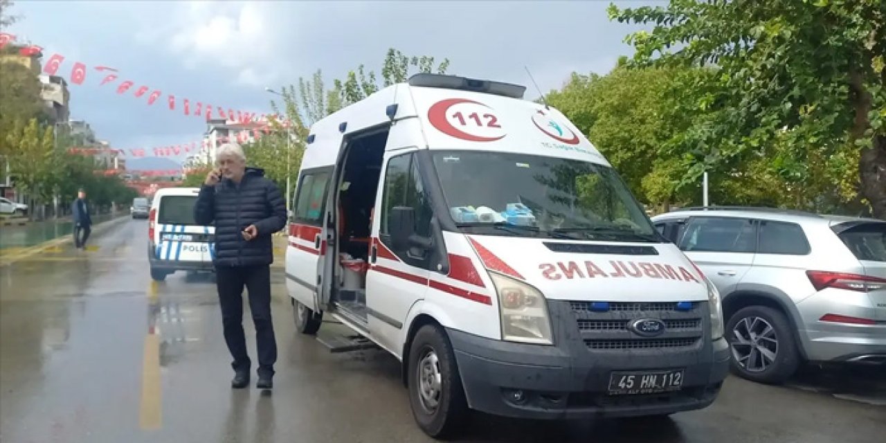 Manisa’da Tartışma Kanlı Bitti: Bir Kişi Sırtından Bıçaklandı