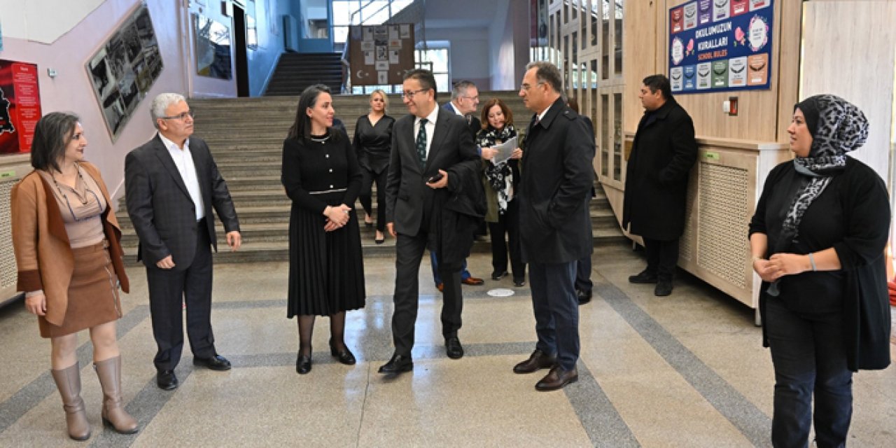 Altındağ Belediye Başkanı Tiryaki, Cebeci Ortaokulu’nu ziyaret etti