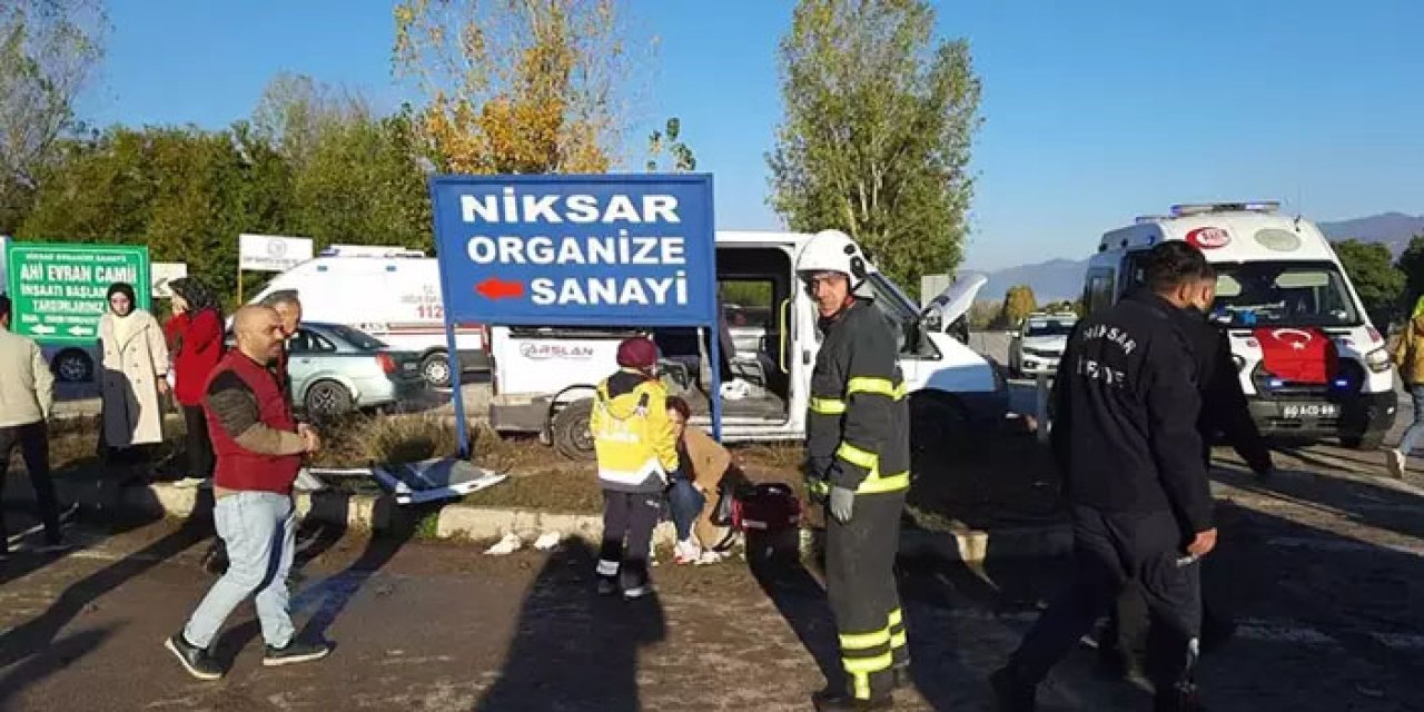 Tokat’ta iki işçi servisi çarpıştı: 10 kişi hastaneye kaldırıldı