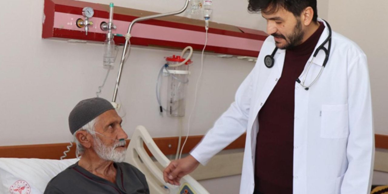 Oltu'da 76 yaşındaki hastanın kalp zarından 1 litre sıvı çekildi