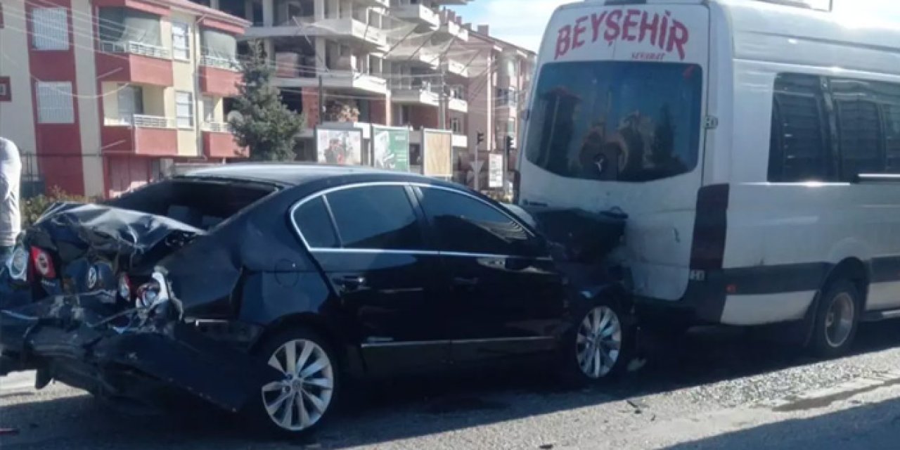 Konya’da Zincirleme Kaza: Üç Araç Çarpıştı, 2 Kişi Yaralandı