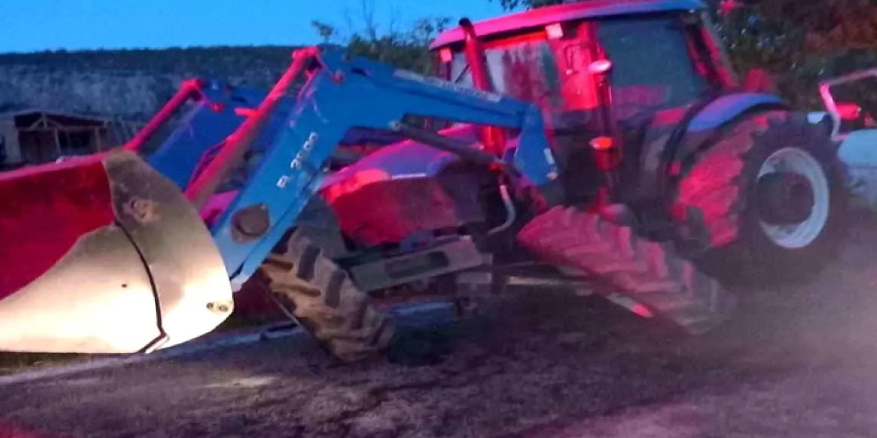 Bilecik'te Traktör ve Minibüs Çarpıştı: 3 Yaralı