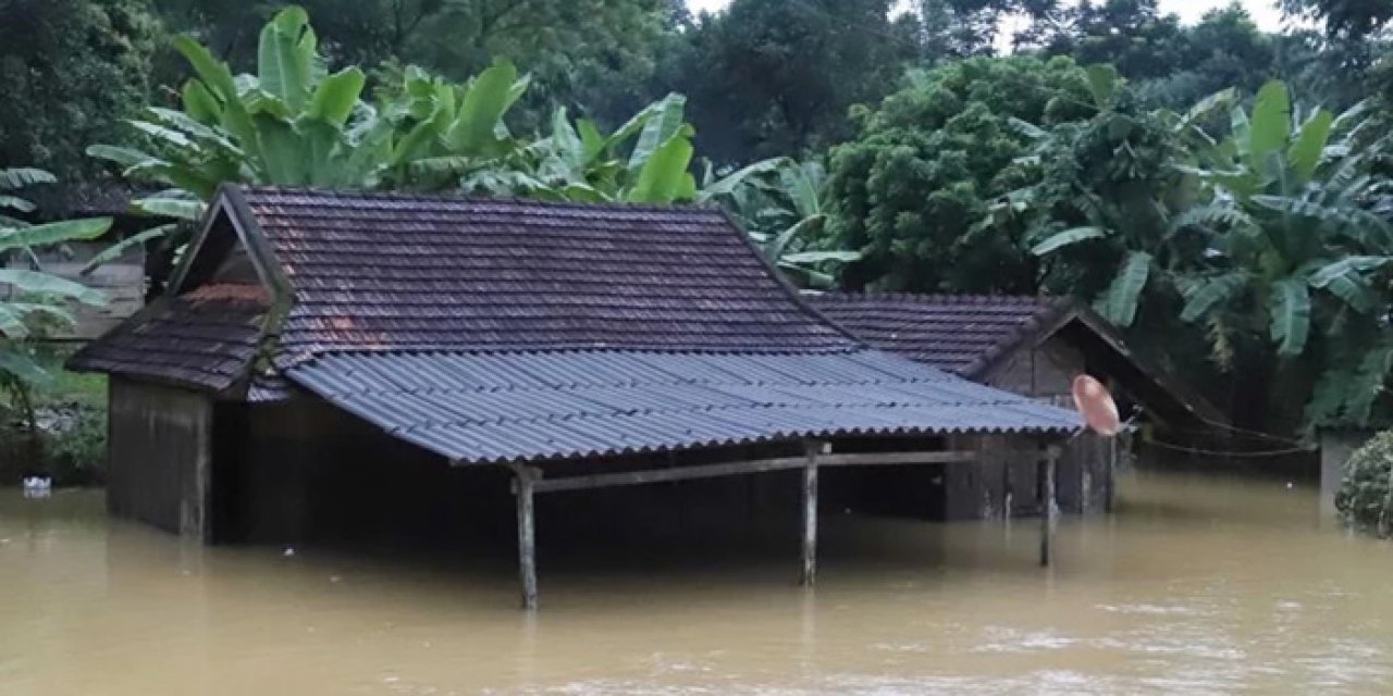 Vietnam'da sel felaketi can alıyor: Ölü sayısı 28’e çıktı