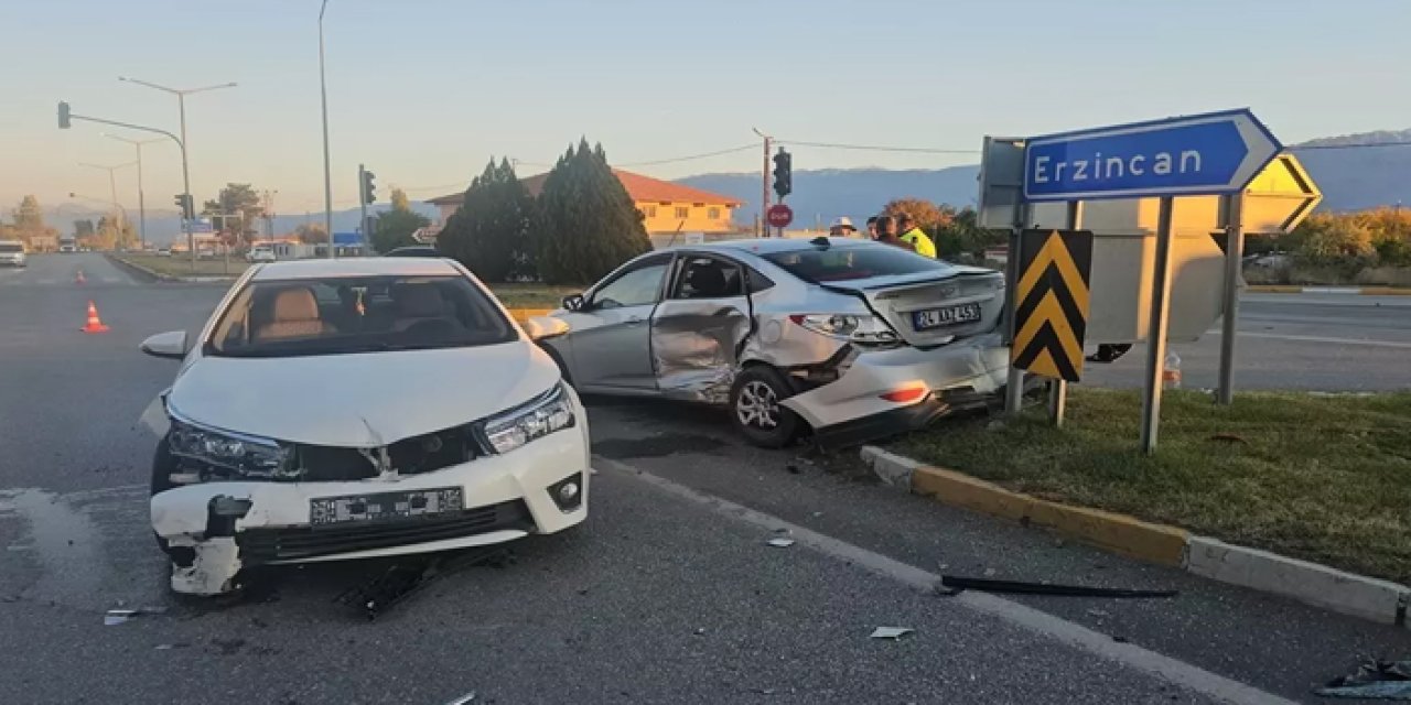 Erzincan'da Otomobil Kazası: 5 Yaralı