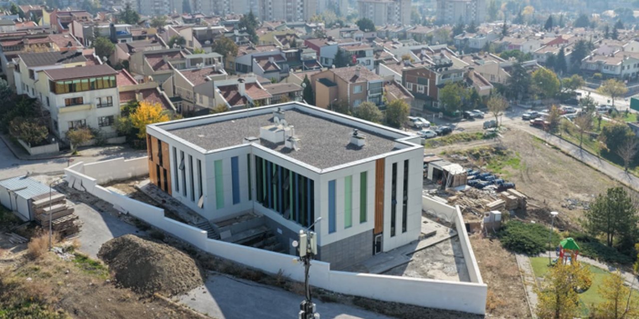 Büyükşehir Belediyesi Yenimahalle’de yeni sosyal alanlar inşa ediyor