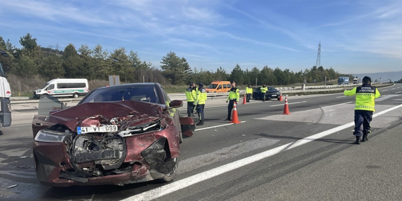 Otoyolda iki otomobil çarpıştı: 1 ölü, 4 yaralı