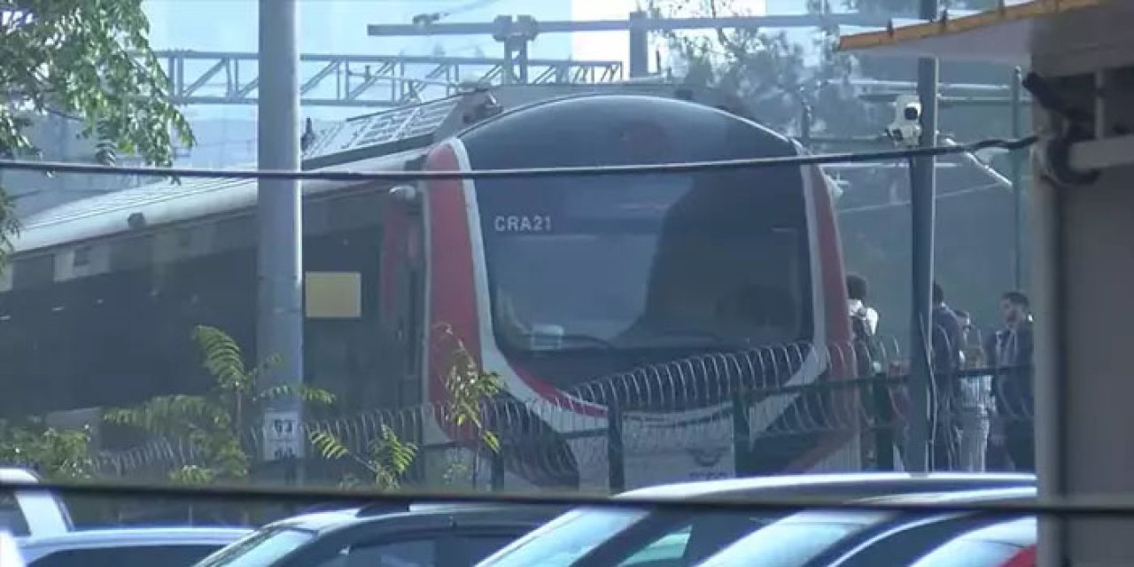 Marmaray’da korku dolu anlar: Yolcunun ayağı trenle duvar arasına sıkıştı