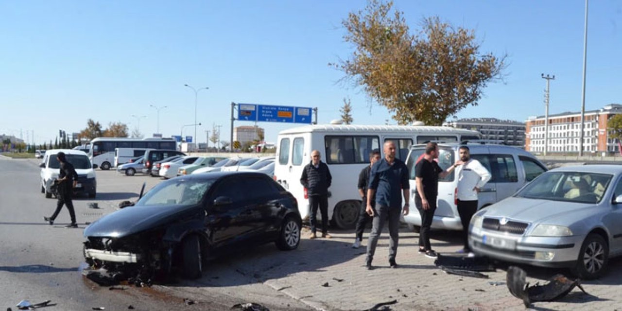Aksaray’da yaya geçidinde kaza: 2 kişi yaralandı
