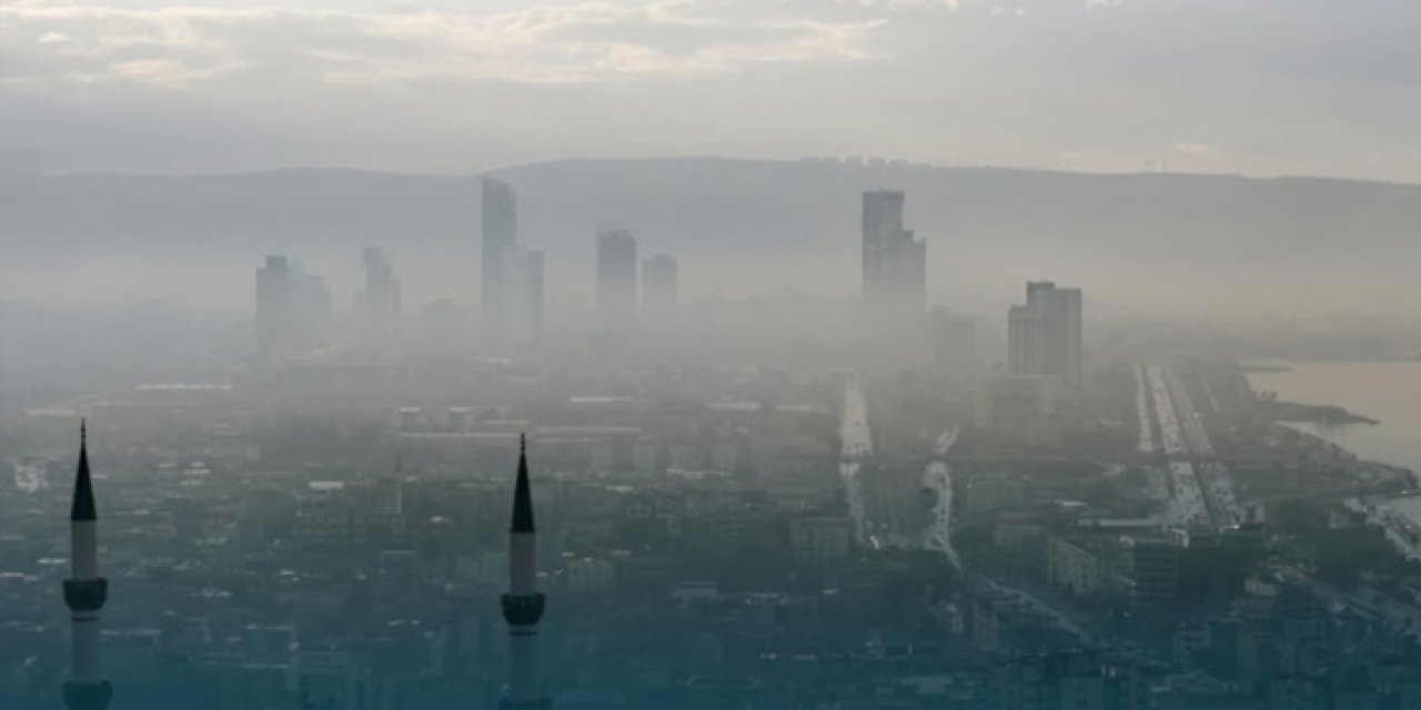 Puslu hava İzmir’i sardı: Meteoroloji o günü işaret etti, gök gürültülü sağanak kapıda