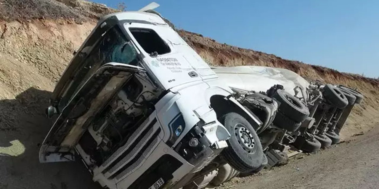 Beton mikseri devrildi: Kilis’te 3 araçlı zincirleme kaza