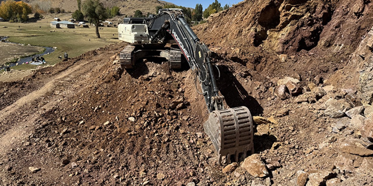 Yüksekova’da çığ tehlikesine karşı yeni yol açıldı