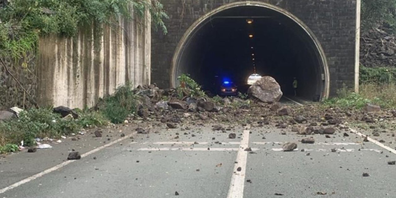 Sarp Sınır Kapısı yolunda heyelan paniği