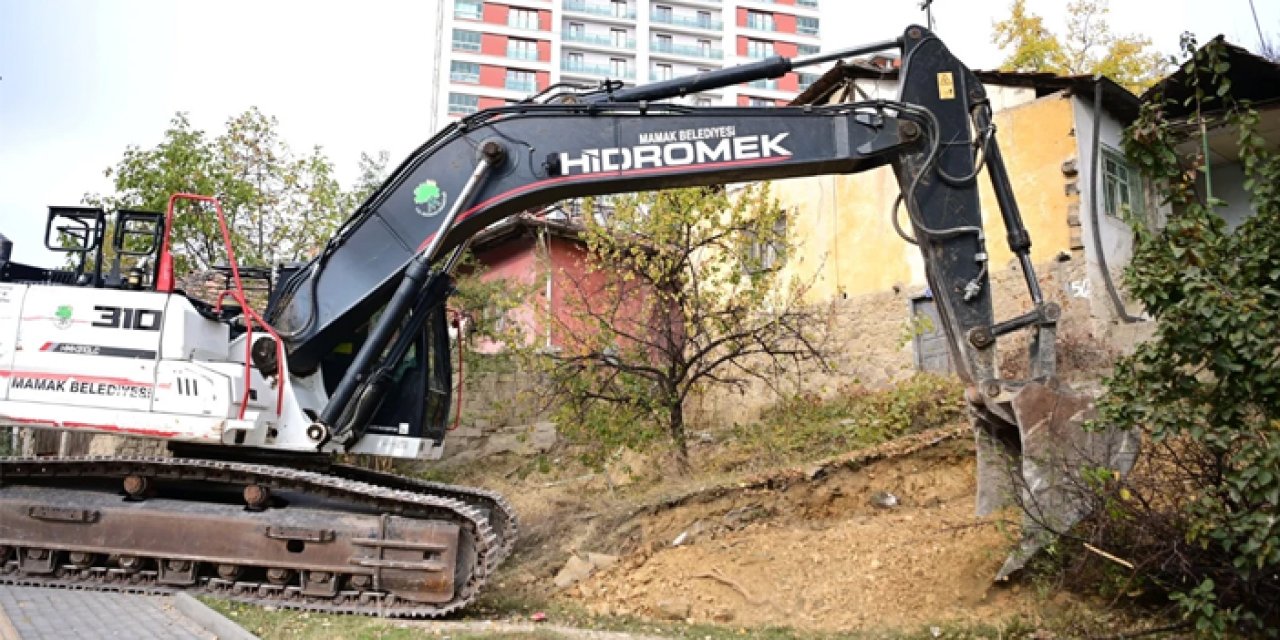 Mamak’ta terk edilmiş yapıların yıkımı sürüyor
