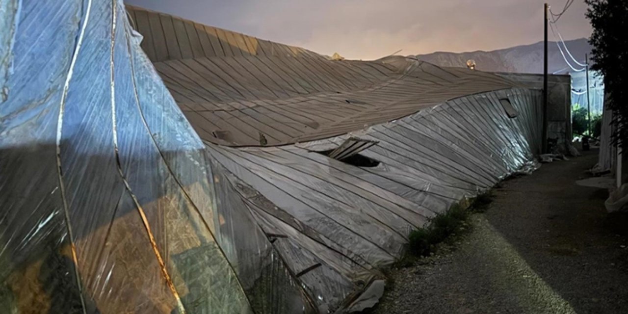 Mersin Bozyazı’da hortum tarım alanlarında hasara yol açtı
