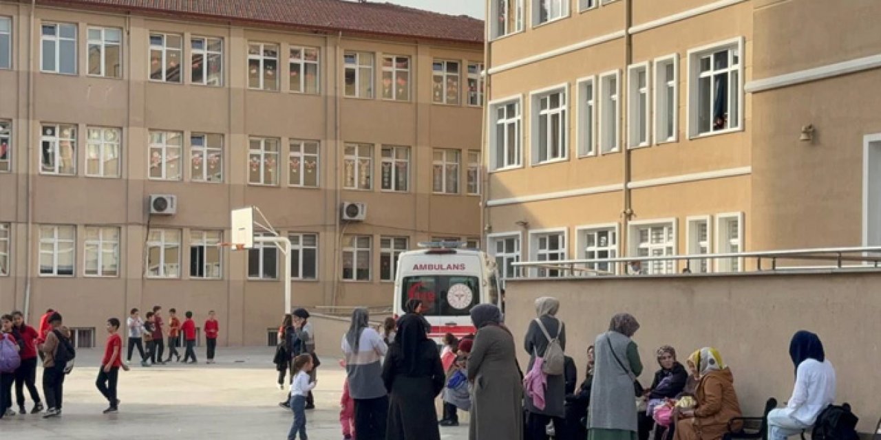 24 Öğrenci Zehirlenme Belirtileriyle Hastaneye Kaldırıldı