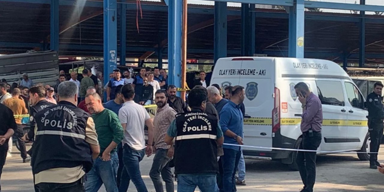 Adana’daki semt pazarı dehşet sahnesine dönüştü: 2 ölü, 5 yaralı