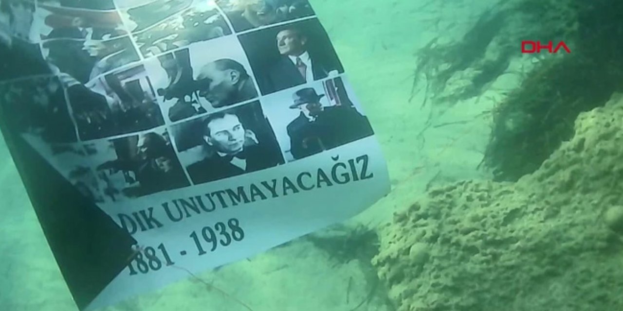 İzmirli dalgıç su altında Atatürk’ü andı
