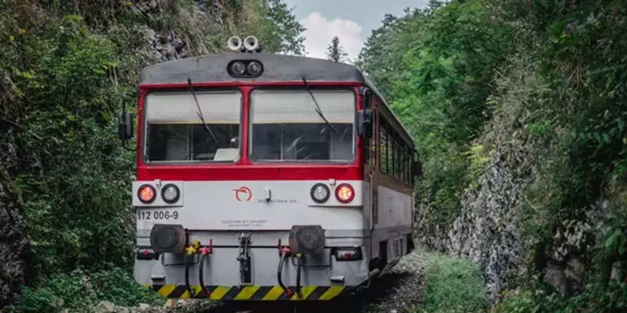 Slovakya’da korkutan tren çarpışması: 30 yaralı