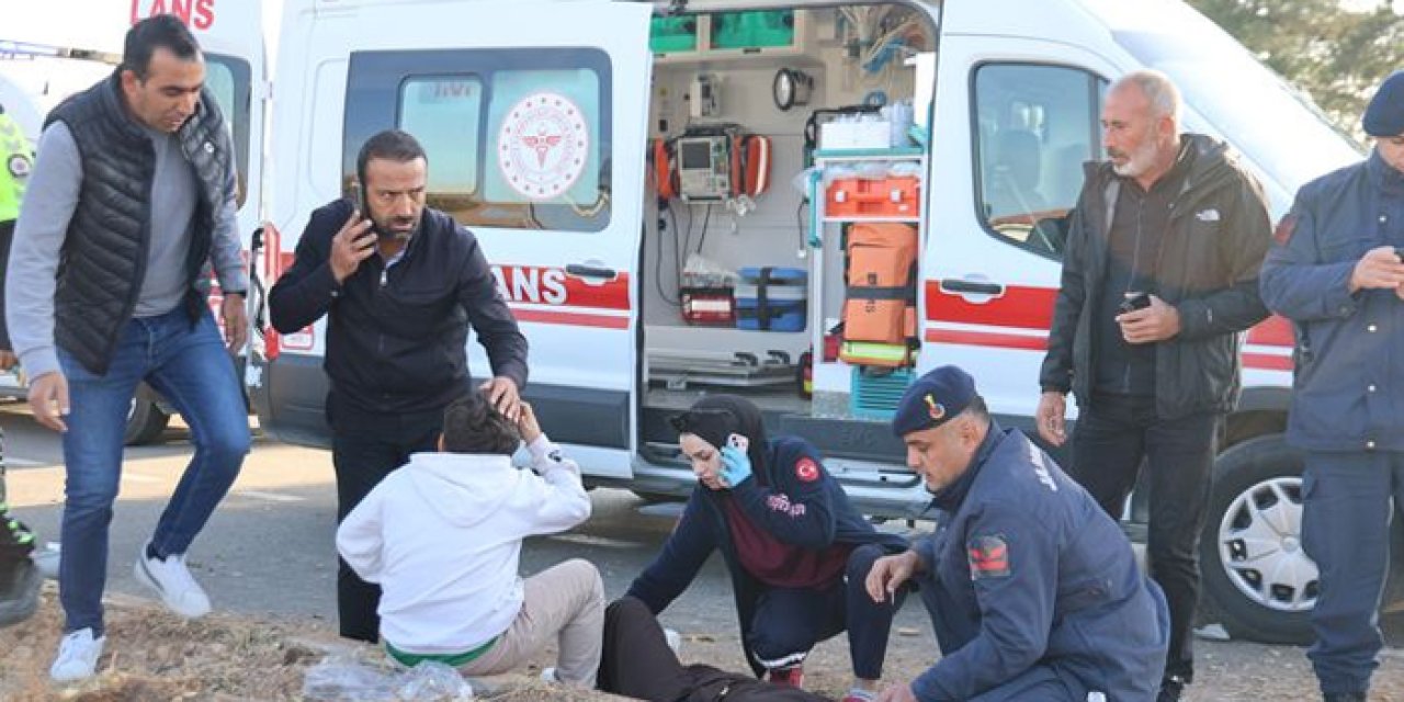 Elazığ’da otomobil aydınlatma direğine çarptı