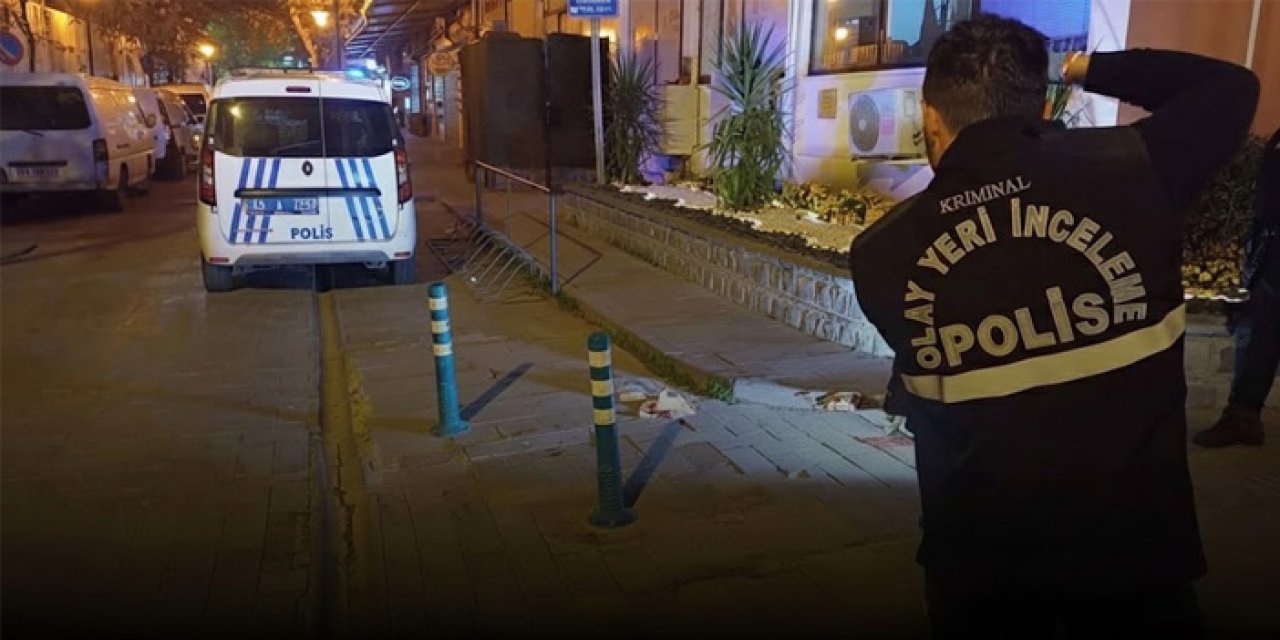 Manisa’da sokak ortasında bıçaklı kavga: 1 yaralı