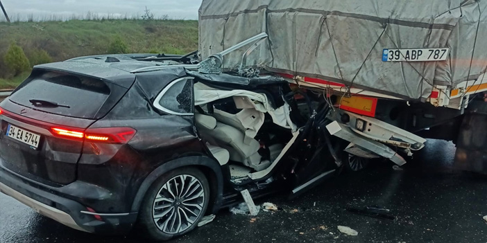 Keşan’da Otomobil TIR’a Çarptı: 2’si Ağır 3 Yaralı