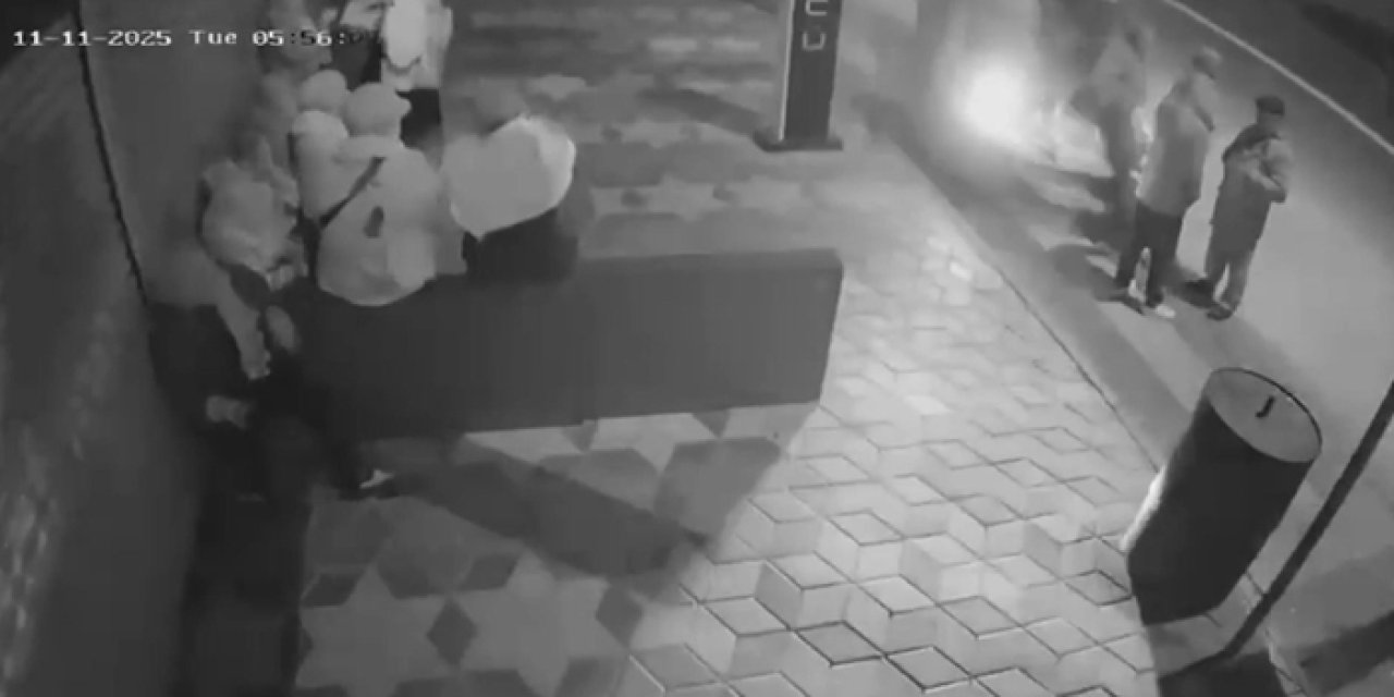 Mamak’ta hafif ticari araç durağa çarptı: 6 yaralı