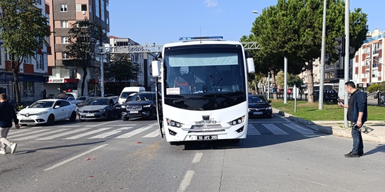 Cezaevi aracı otomobile çarptı: 2 yaralı