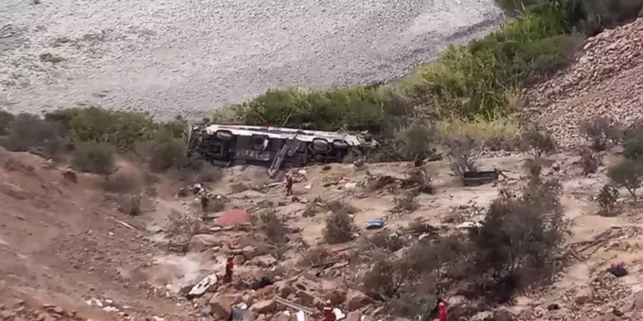 Peru’da otobüs uçuruma yuvarlandı: 37 ölü