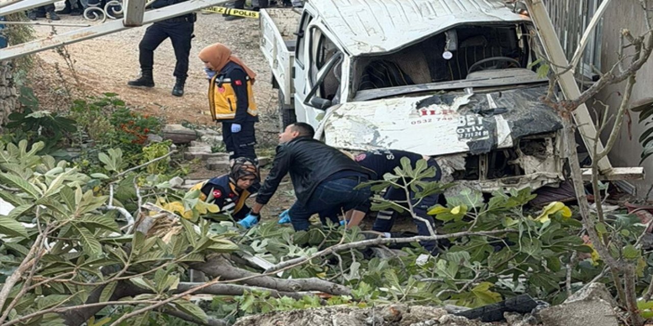 Denizli’de Feci Kaza: Kamyonet Evin Bahçesine Düştü, 1 Ölü 3 Yaralı