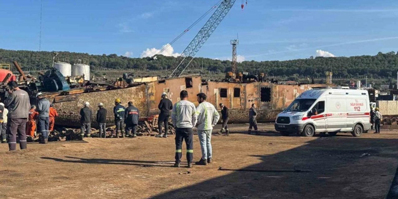 İzmir'de Gemi Tesisinde İş Kazası: 44 Yaşındaki İşçi Öldü