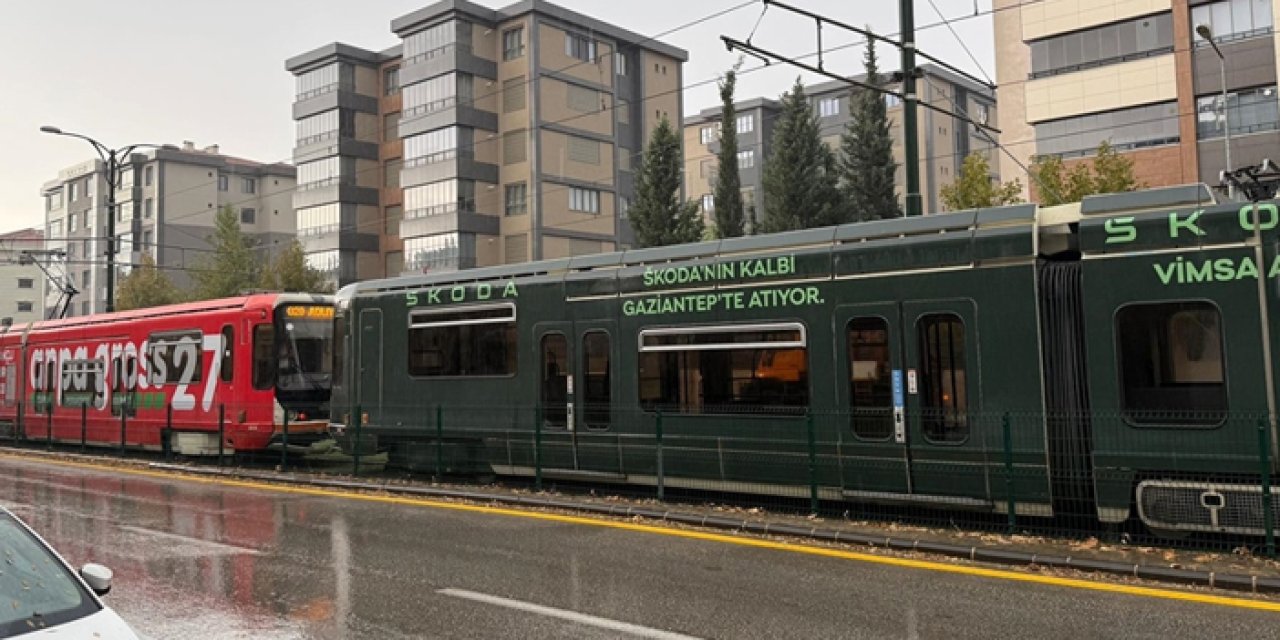 Gaziantep’te tramvaya yıldırım düştü, seferler kısa süre durdu
