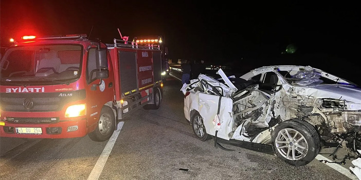 Manisa’da Feci Kaza: Otomobil Kamyonete Çarptı, 1 Ölü 2 Yaralı