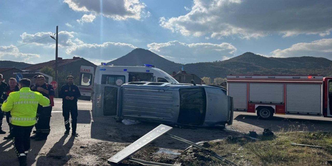 Hafif ticari araç takla attı: 7 yaralı