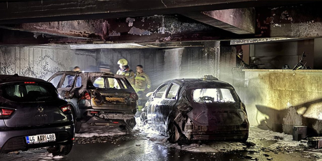 Kahramanmaraş’ta 3 Araç Yandı: Duman Binayı Sardı, 18 Kişi Etkilendi