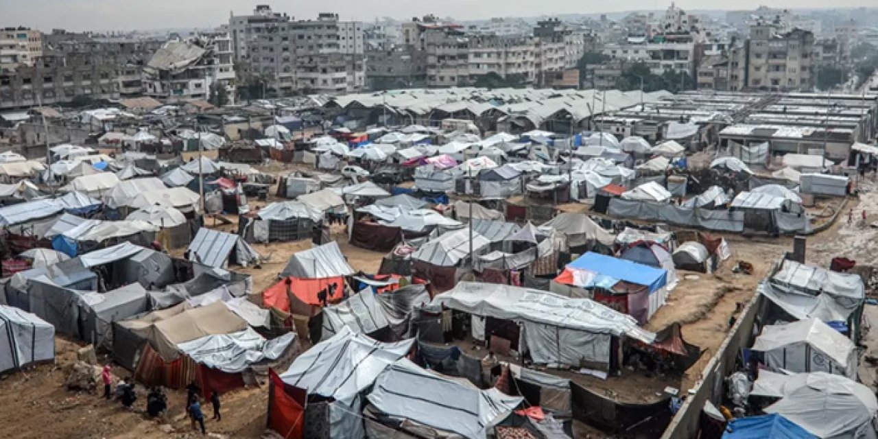 Gazze’de İnsani Kriz Derinleşiyor: Çadırları Su Bastı, Binlerce Kişi Açıkta Kaldı