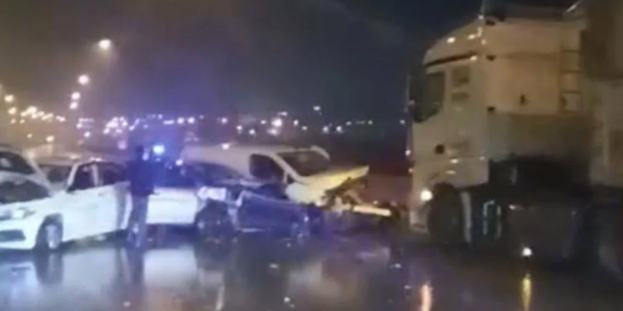 Yağışla gelen felaket: 12 araç birbirine girdi, 13 kişi yaralandı