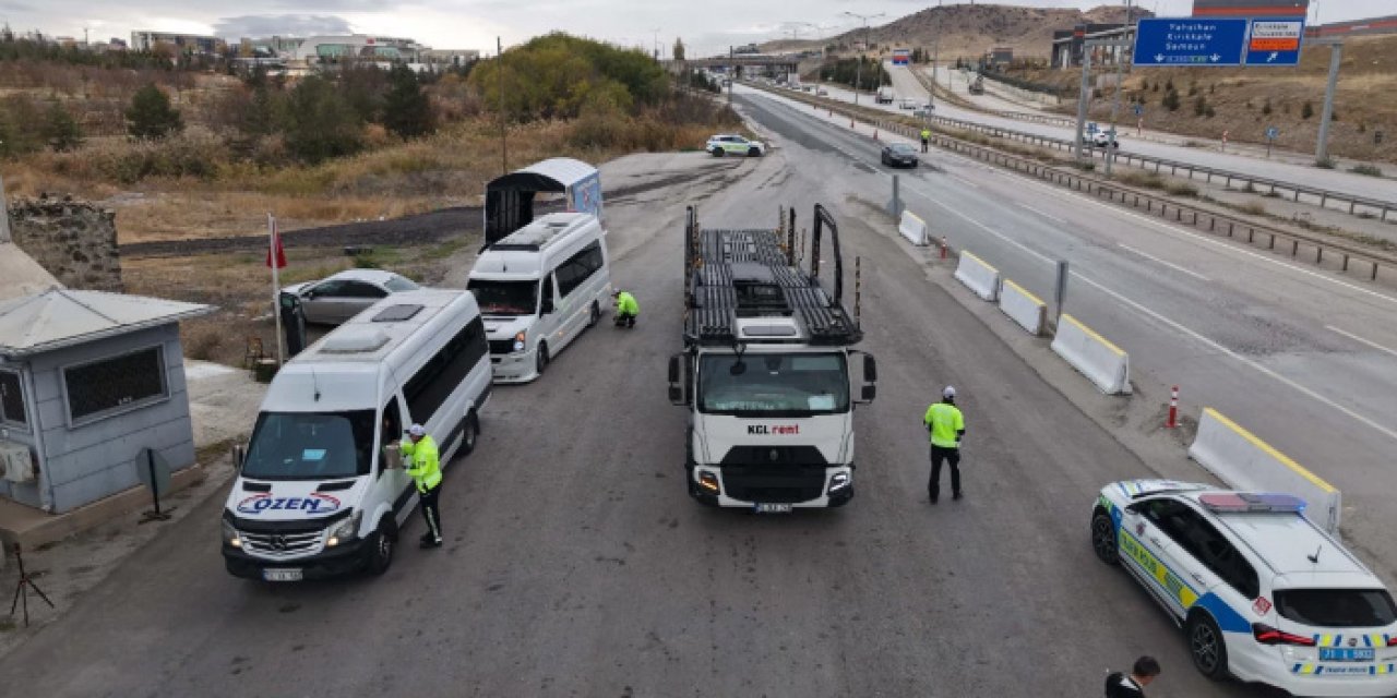 Kırıkkale’de 43 ilin geçiş güzergahında kış lastiği denetimi: Araçlar tek tek durduruldu