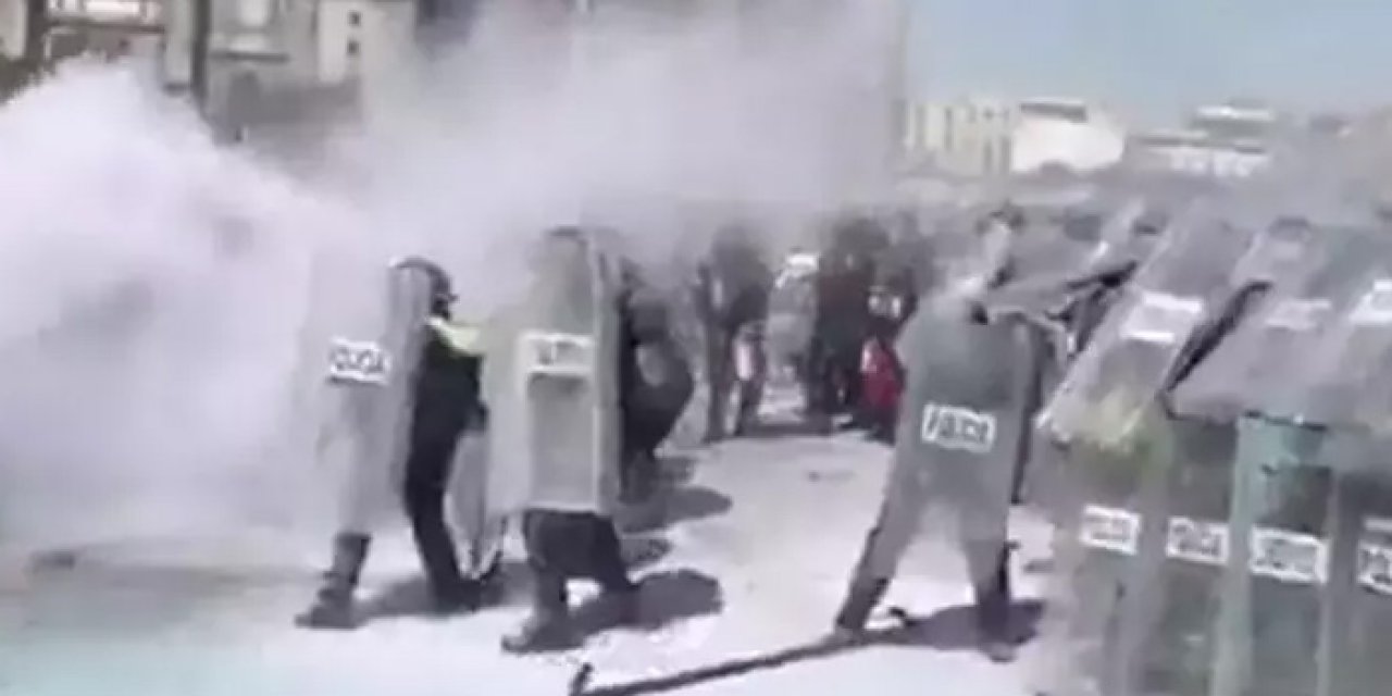 Meksiko sokakları karıştı! Hükümeti protesto ettiler