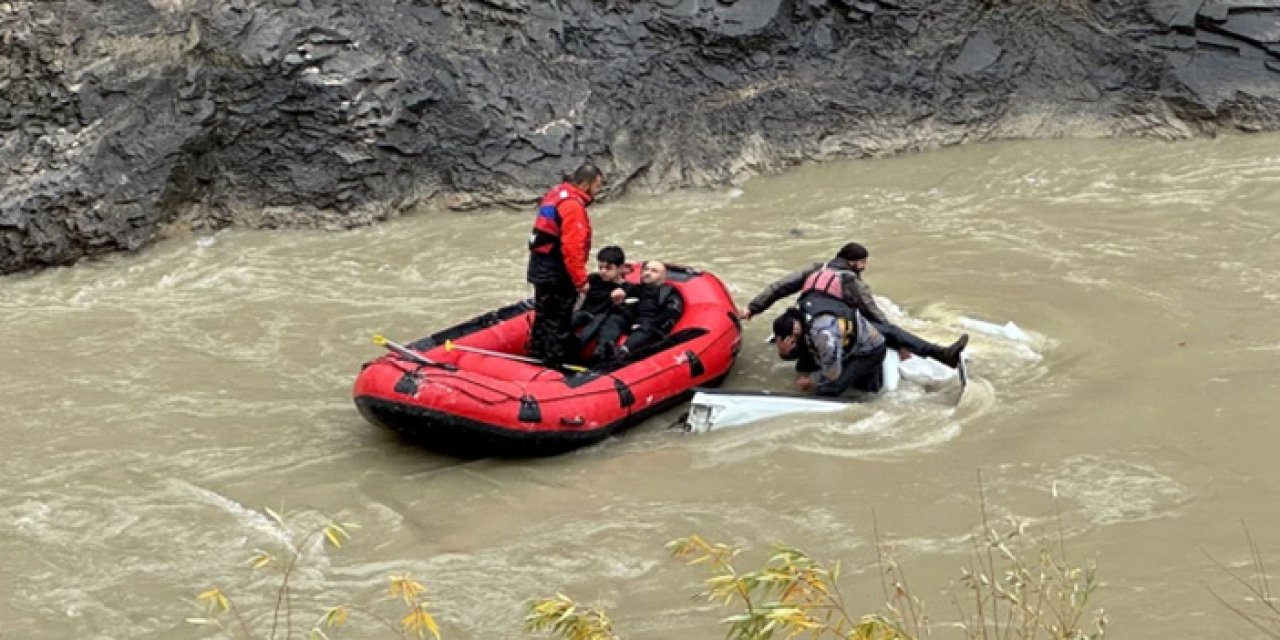 Pick-up Zap Suyu'na düştü: 2 ölü, 2 yaralı