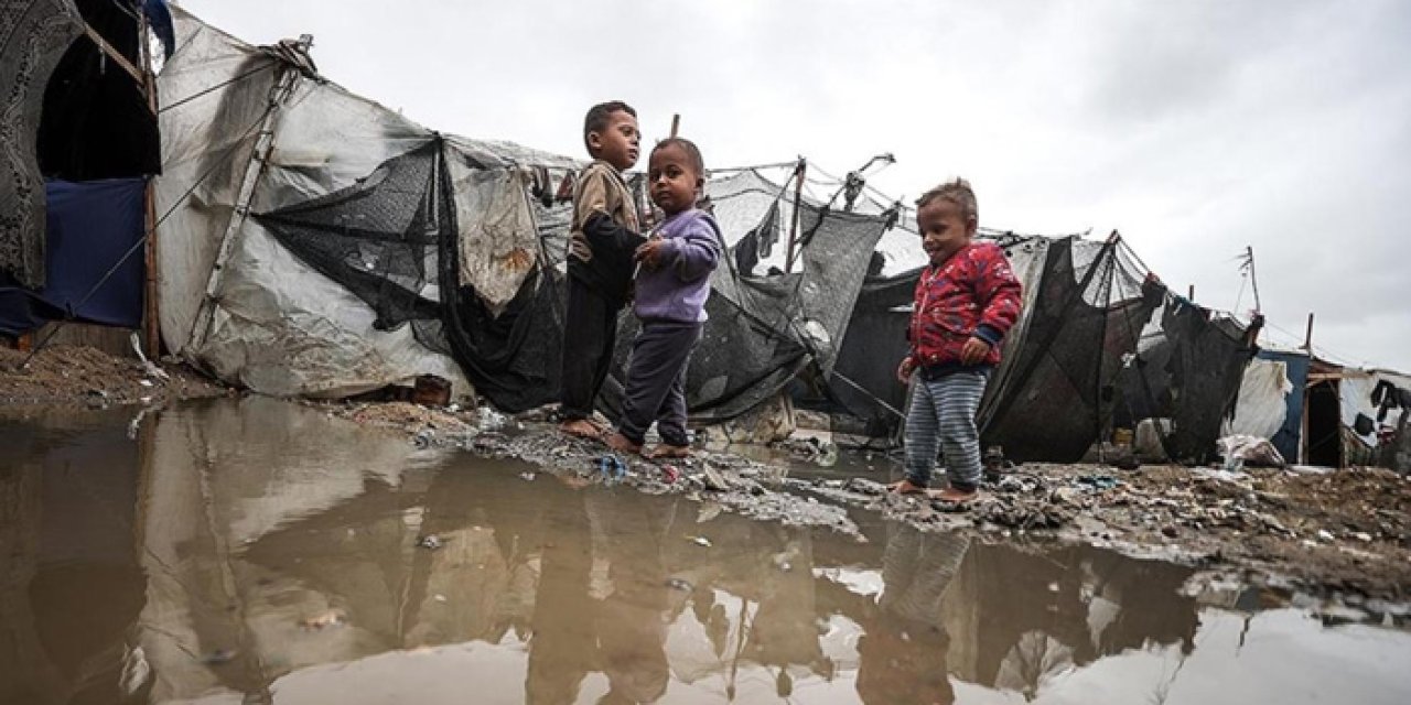 Gazze’de İnsani Kriz Derinleşiyor: Çadırlar Su Altında Kaldı