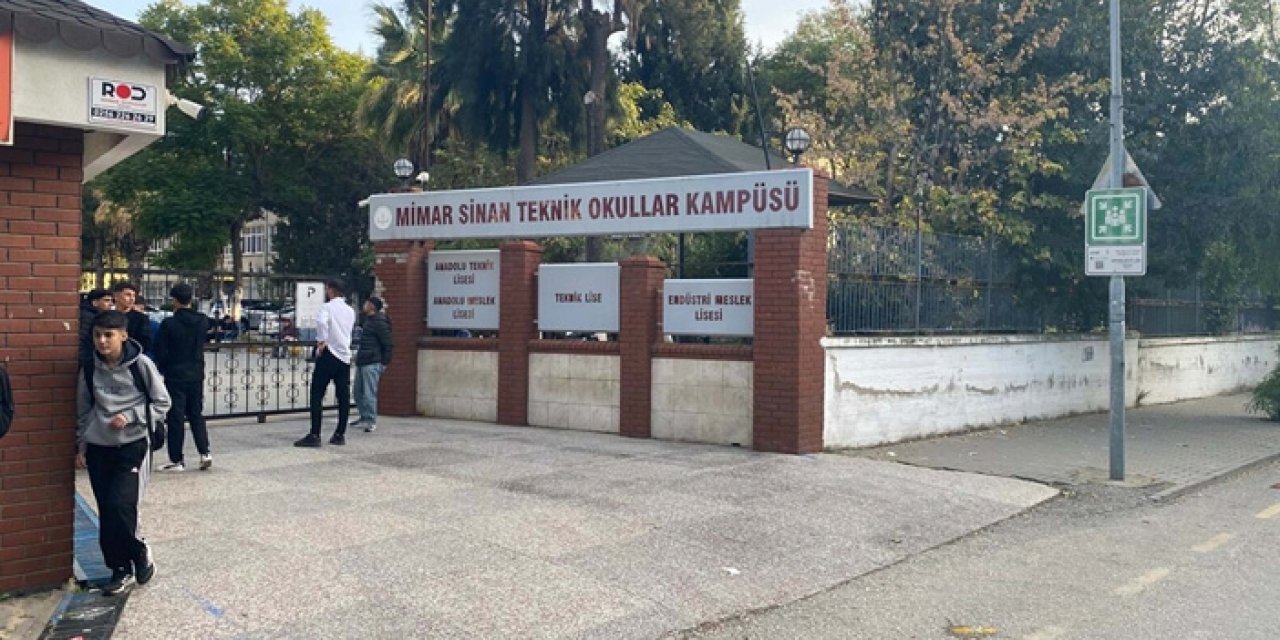 Lise Bahçesinde Tartışma Kanlı Bitti: 2 Öğrenci Yaralandı